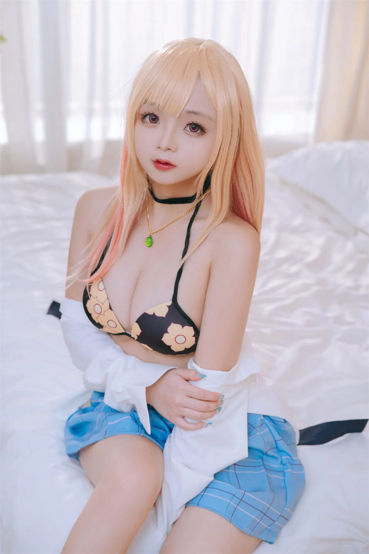 Cosplay美女日奈娇喜多川海梦泳装主题性感白T配格子裙半脱露比基尼诱惑写真65P_极品性感美女