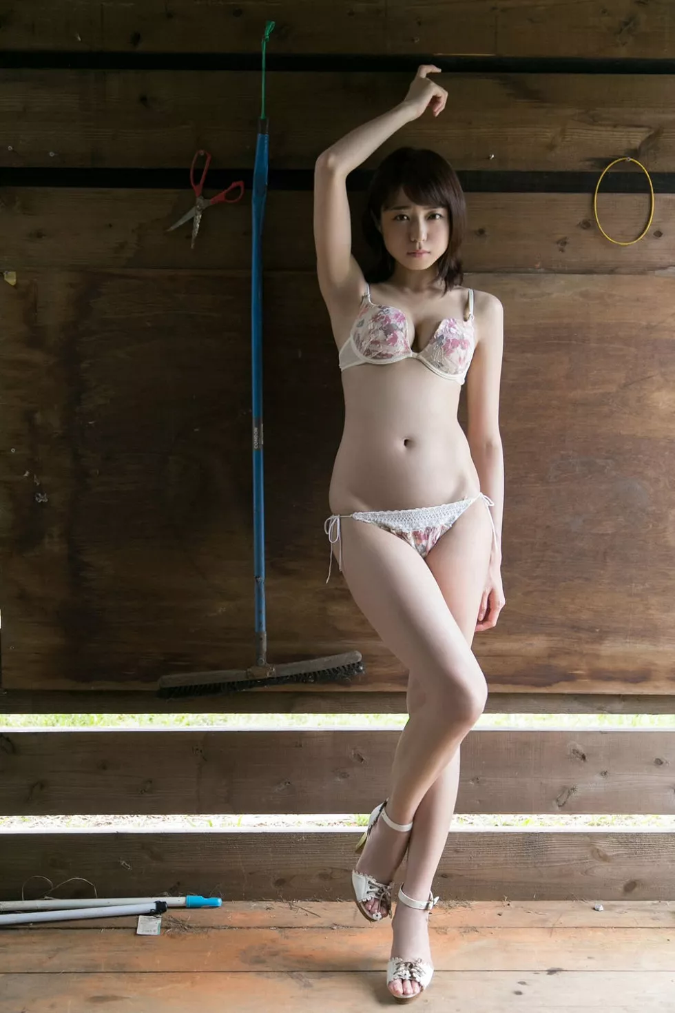 [YS Web]Vol.683_日本美女艺人中村静香甜美迷人性感系列写真99P_极品性感美女