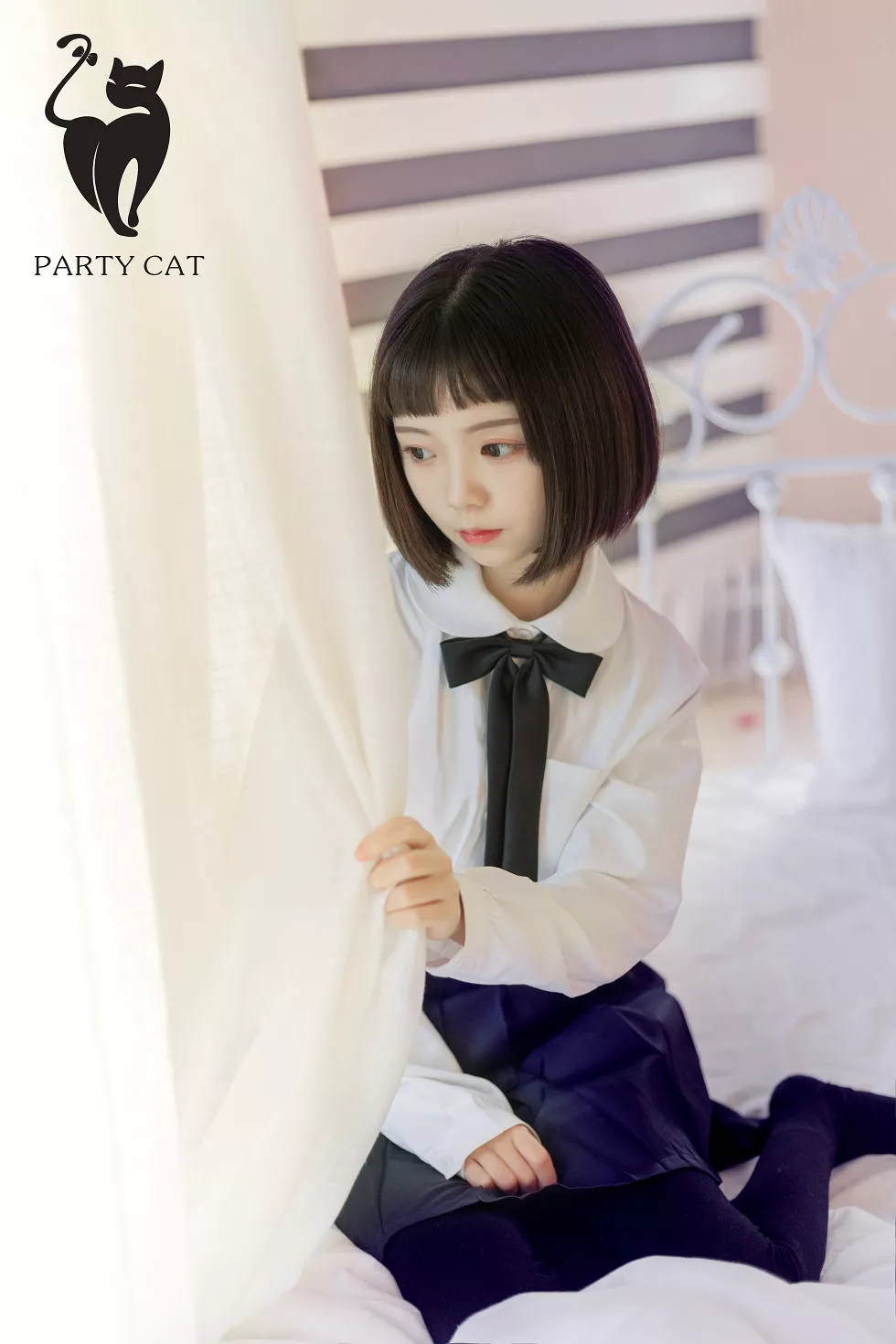 [PartyCat轰趴猫]No.009_嫩模安琪拉私房床上性感白色蕾丝内衣完美诱惑写真36P_极品性感美女