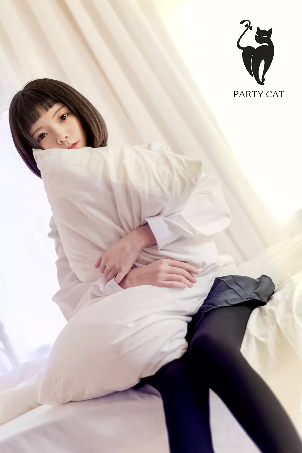 [PartyCat轰趴猫]No.009_嫩模安琪拉私房床上性感白色蕾丝内衣完美诱惑写真36P_极品性感美女