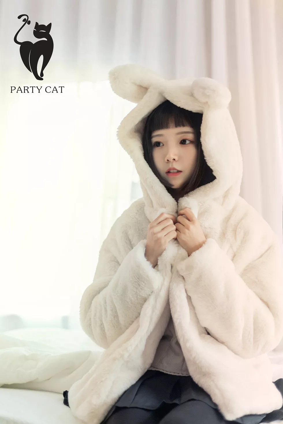 [PartyCat轰趴猫]No.009_嫩模安琪拉私房床上性感白色蕾丝内衣完美诱惑写真36P_极品性感美女