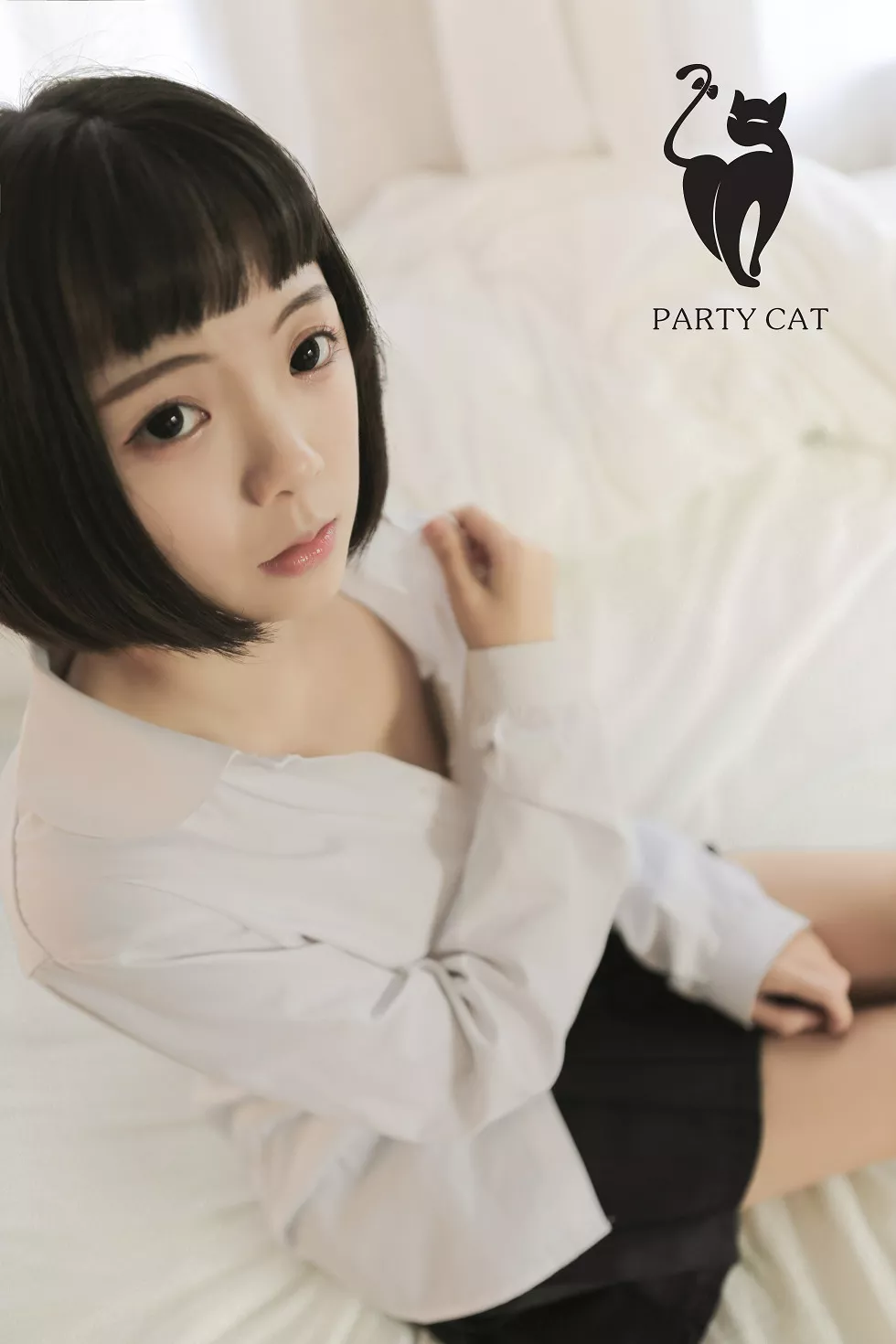 [PartyCat轰趴猫]No.009_嫩模安琪拉私房床上性感白色蕾丝内衣完美诱惑写真36P_极品性感美女